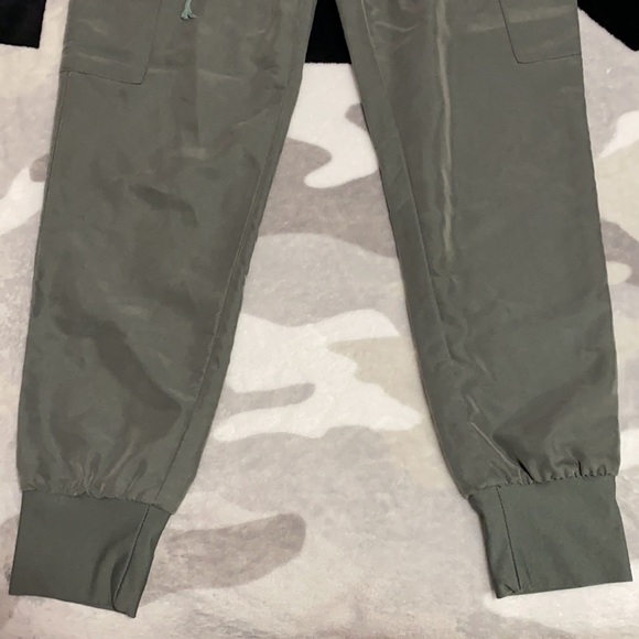 Kendall and Kylie Pants - Picture 3 of 3